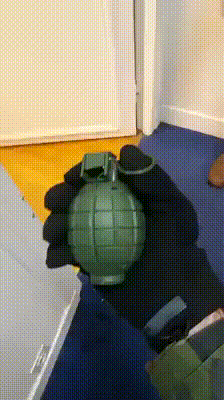 만우절 말년선임이 교도소 간 이유.gif | 인스티즈