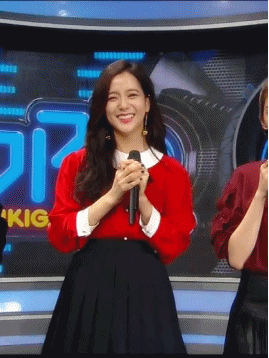 인기가요 스페셜mc 봤던 지수 움짤 투척~.gif | 인스티즈