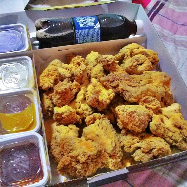 본 치킨 이미지