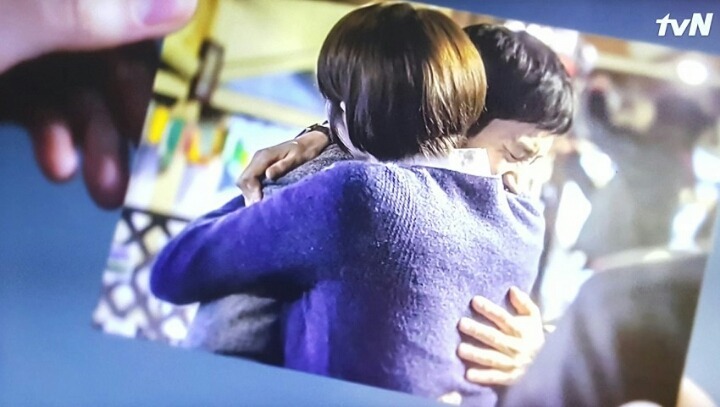 [시그널] 실제로 금이야 옥이야 여왕님 모시듯 김혜수를 대하는 이제훈 | 인스티즈