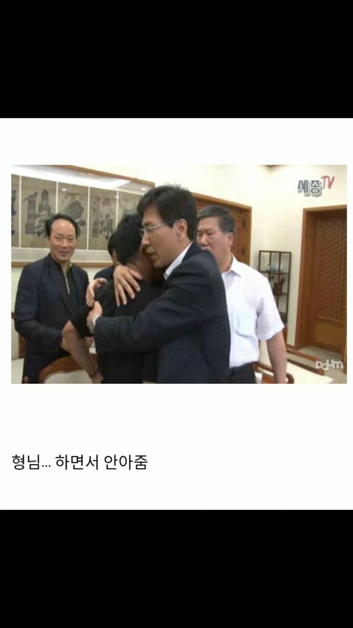 서로 언성 높이고 싸우다가 포옹으로 진정시키는 안희정 캡쳐 떠왔습니다.twt | 인스티즈