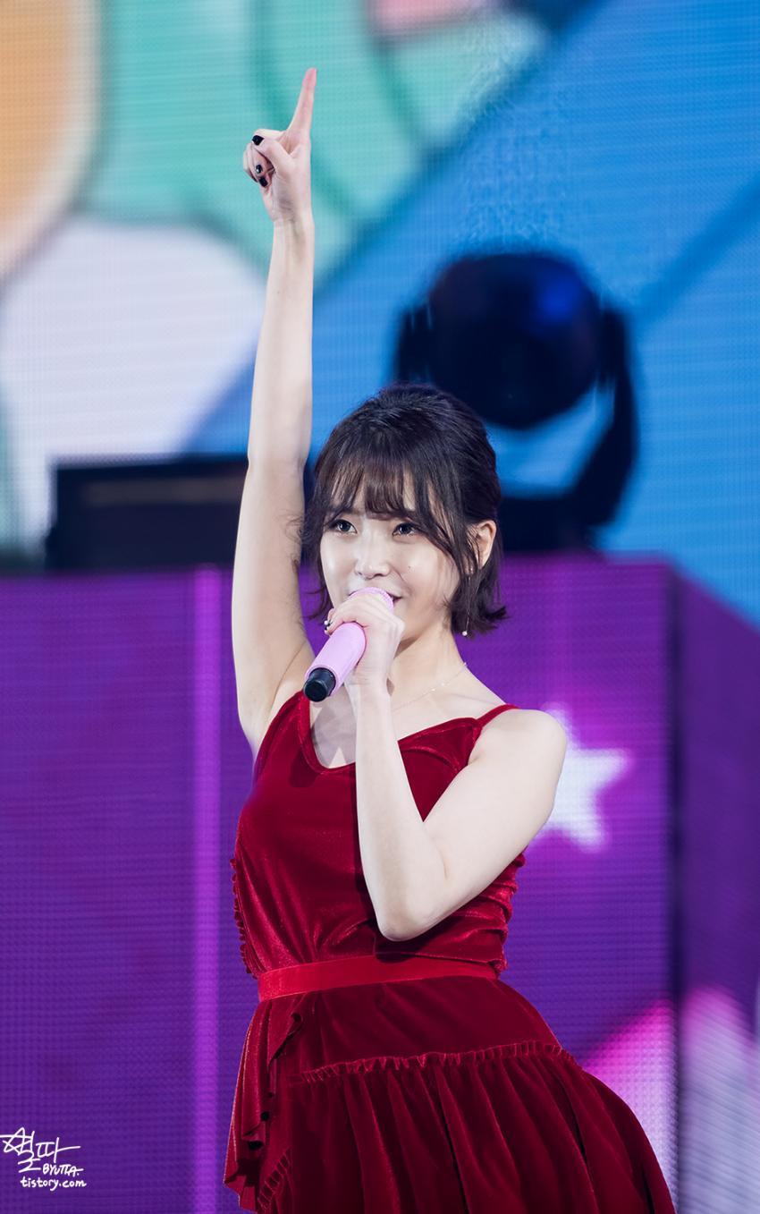 아이유 광고 겨드랑이.JPGIF | 인스티즈