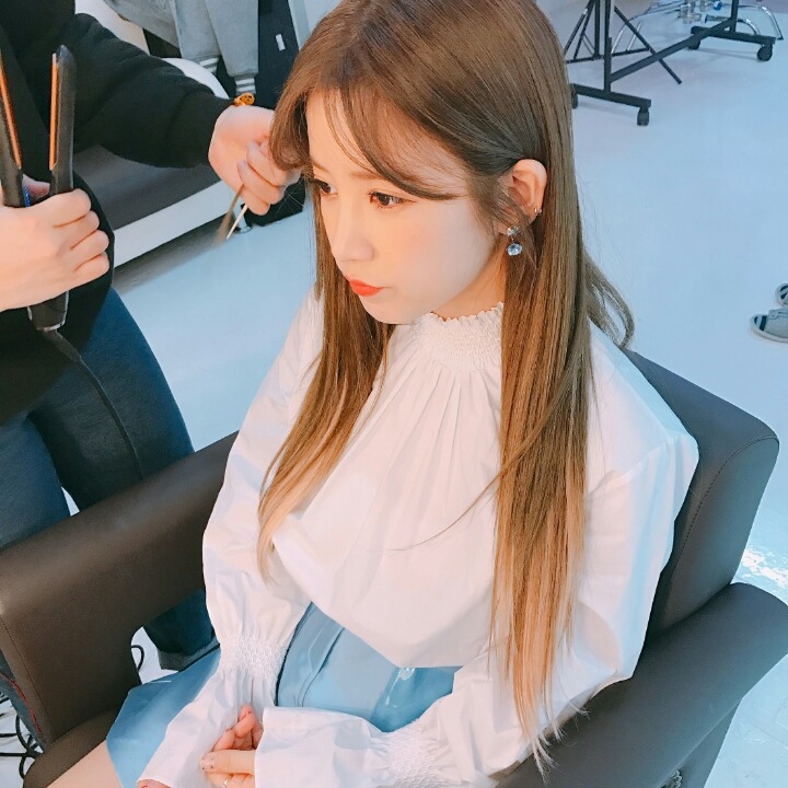 팬들의 섹시 요청에 즉각 반응하는 초롱이.gif | 인스티즈