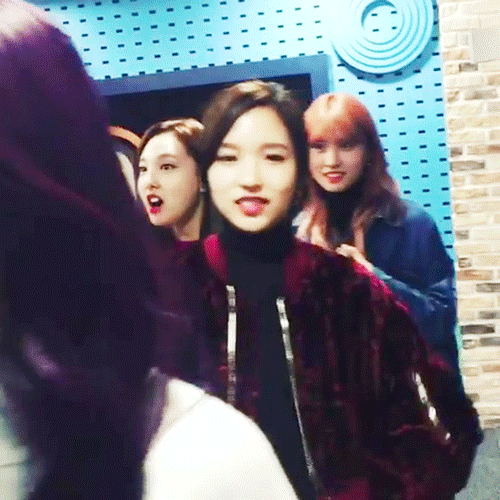 [트와이스] 라디오 생방 끝나고 애교부리는 묘이 미나양 | 인스티즈