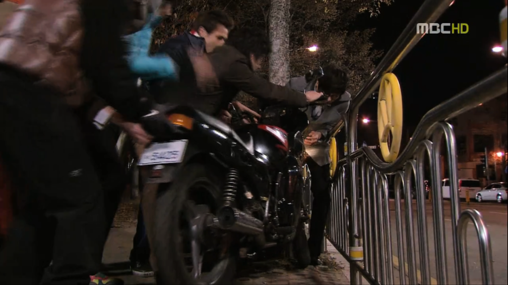 [지붕뚫고하이킥] 책임왕 황책임씨(이지훈 고자설).jpg | 인스티즈