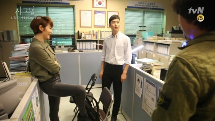 [시그널] 실제로 금이야 옥이야 여왕님 모시듯 김혜수를 대하는 이제훈 | 인스티즈