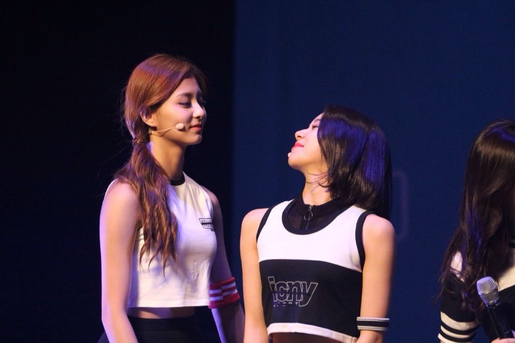 [트와이스] 팀내 최장신 & 최단신 동갑내기 친구 | 인스티즈