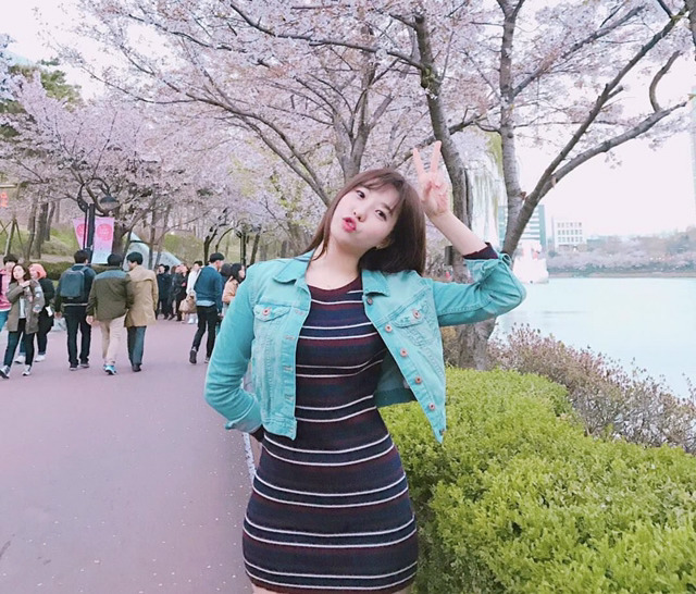 이런 여성이 지나가면 한번더 뒤돌아본다vs가던 길 간다 | 인스티즈