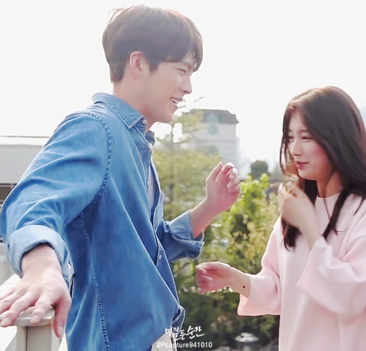 수지와 키스하는 김우빈 | 인스티즈