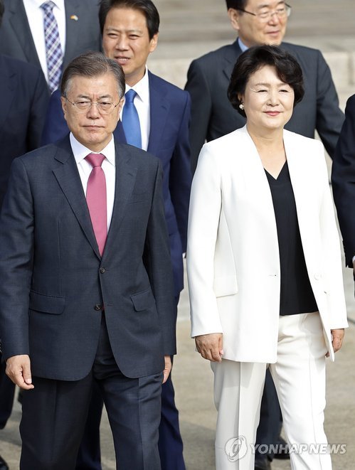 문재인 대통령님 내외 독일 출국 사진 | 인스티즈