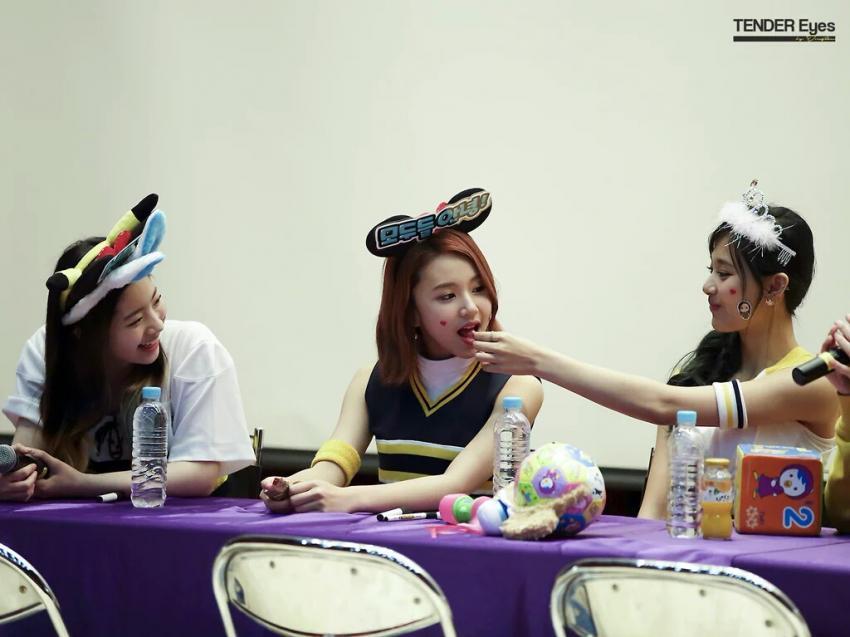 [트와이스] 트둥이들중 진짜 애기들 급식단 짤 모음.gif | 인스티즈
