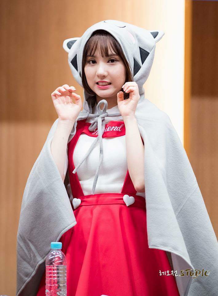 귀엽다고 난리인 고양이 망토 두른 여자친구 은하.jpg | 인스티즈