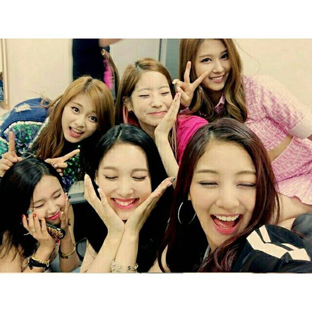 [트와이스] 1주년 기념 멤버 단체 짤 모음.jpg | 인스티즈