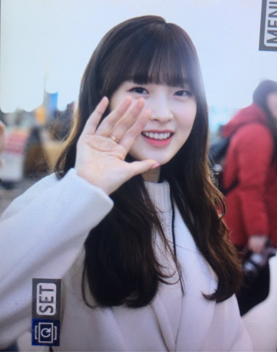 오늘자 오마이걸 인천공항 일본 출국 사진.JPG | 인스티즈