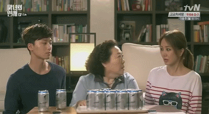 연하남친과 키스 중에 연하남과 연애중인 엄마가 찾아왔다.gif | 인스티즈