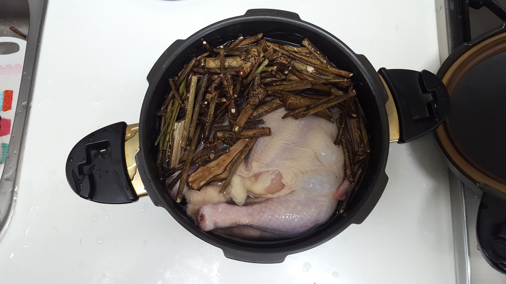 황칠백숙 이미지