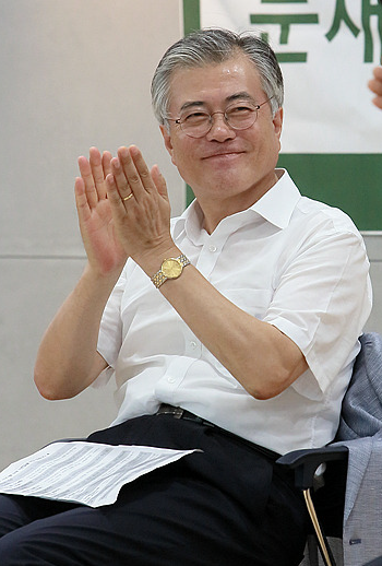 나이 들면서 얼굴의 느낌이 바뀌는듯한 문재인.jpg | 인스티즈
