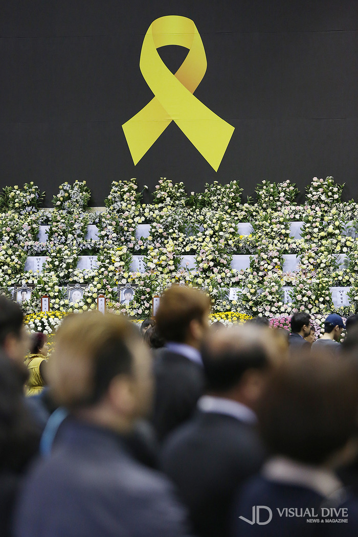 이 하나의 사건에 모든 것이 들어 있다 | 인스티즈