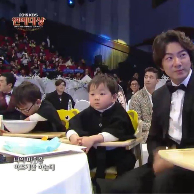 연예대상을 참석한 삼둥이 관람태도 | 인스티즈