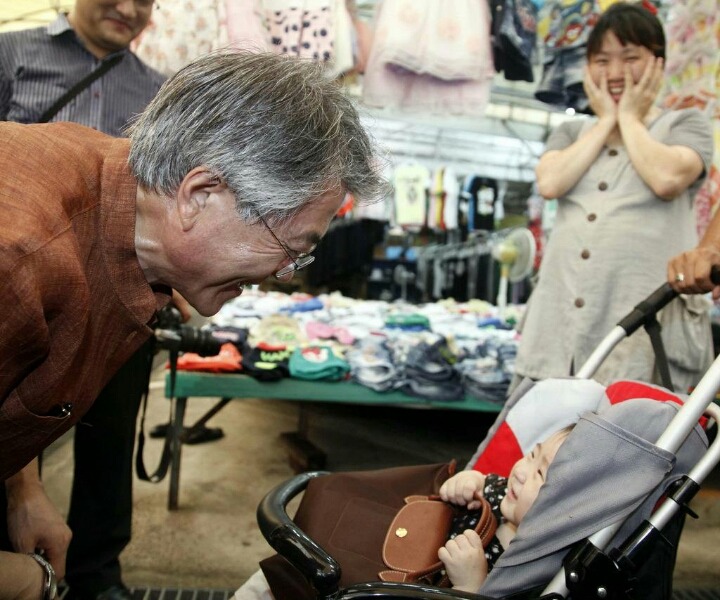 문재인과 어린이들.jpg(부제:아이패권주의) | 인스티즈