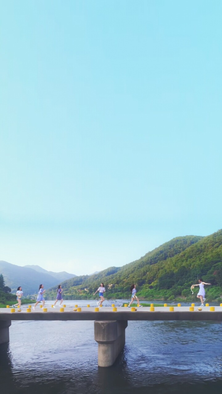 여자친구 귀를 기울이면.gif | 인스티즈