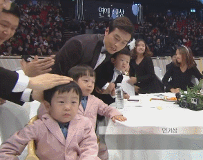 소름돋는 서준이 개념 수상소감.gif | 인스티즈