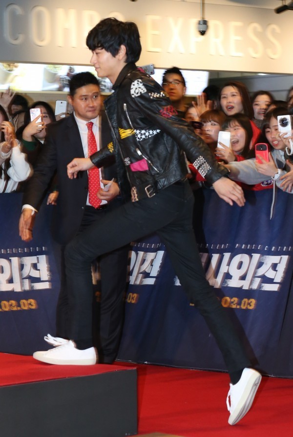 오늘자 검사외전 VIP시사회 강동원.jpg | 인스티즈