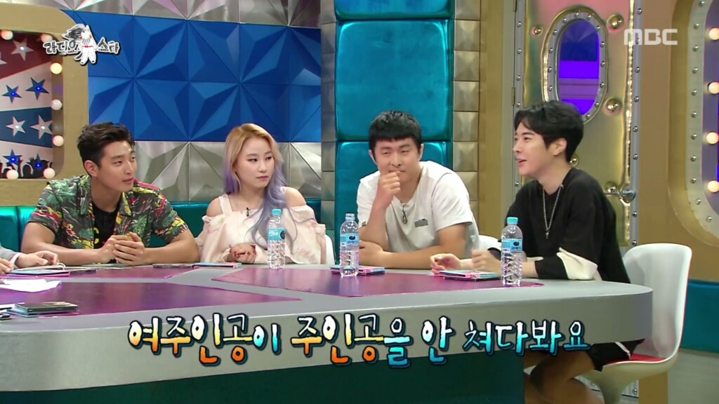 방송 중 자꾸 딴 곳을 쳐다보는 기안84. jpg | 인스티즈