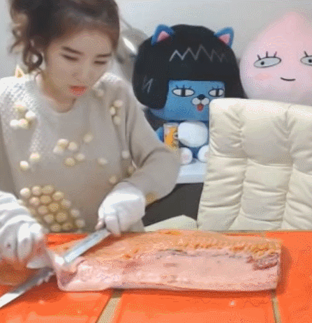 흔한 아프리카 여자 BJ의 연어먹방 | 인스티즈