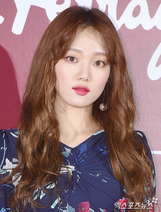 오늘자 행사장에서 이성경 | 인스티즈
