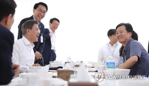 오늘자 국방과학연구소 방문한 문재인 대통령.jpg | 인스티즈