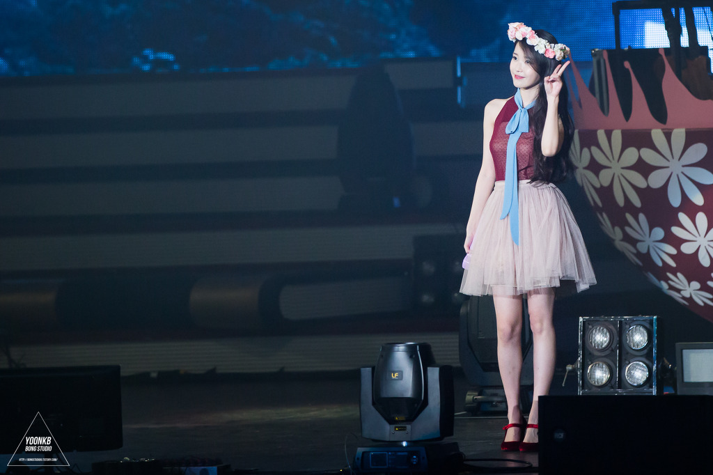 [15.11.22] 아이유 쳇셔 서울콘서트 둘째날 포토타임.jpgif | 인스티즈