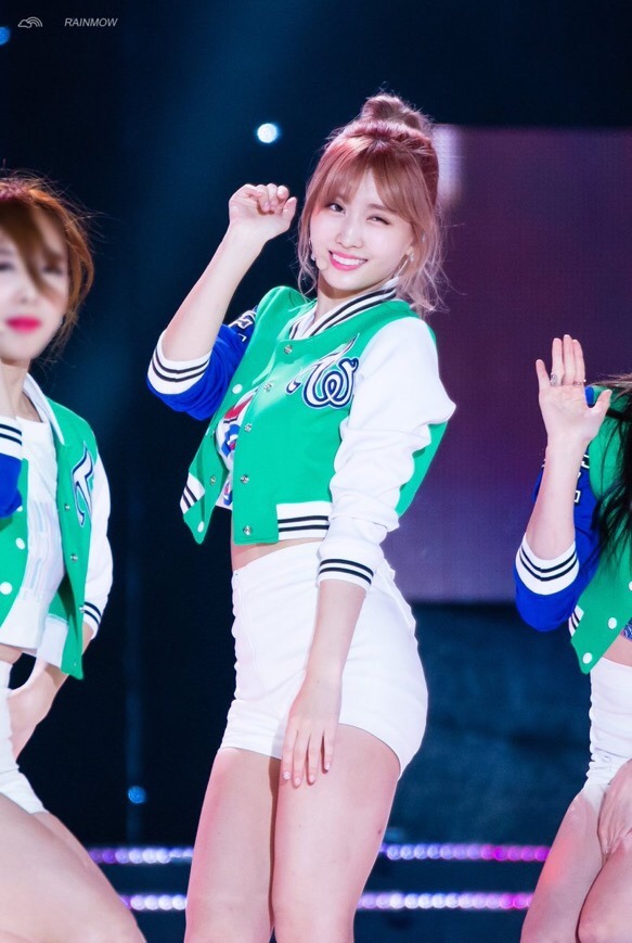 [트와이스] 분홍색으로 염색한게 잘어울리는 복숭아 모모 | 인스티즈