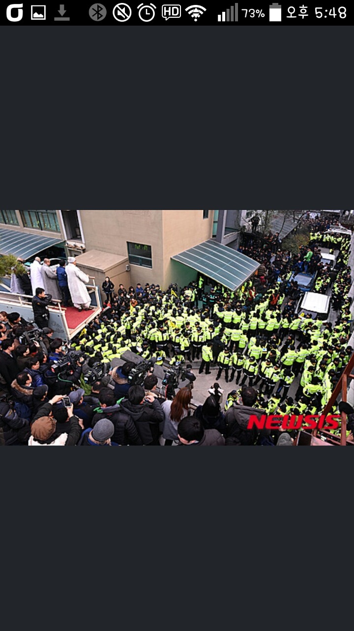 조계사에 공권력 투입하는 2015년 12월 9일.jpg | 인스티즈