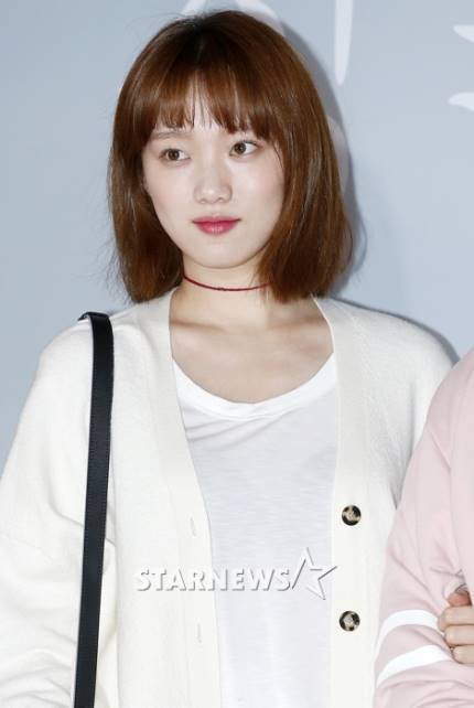 오늘자 이성경 | 인스티즈