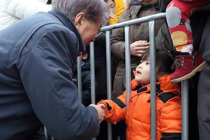 문재인과 어린이들.jpg(부제:아이패권주의) | 인스티즈