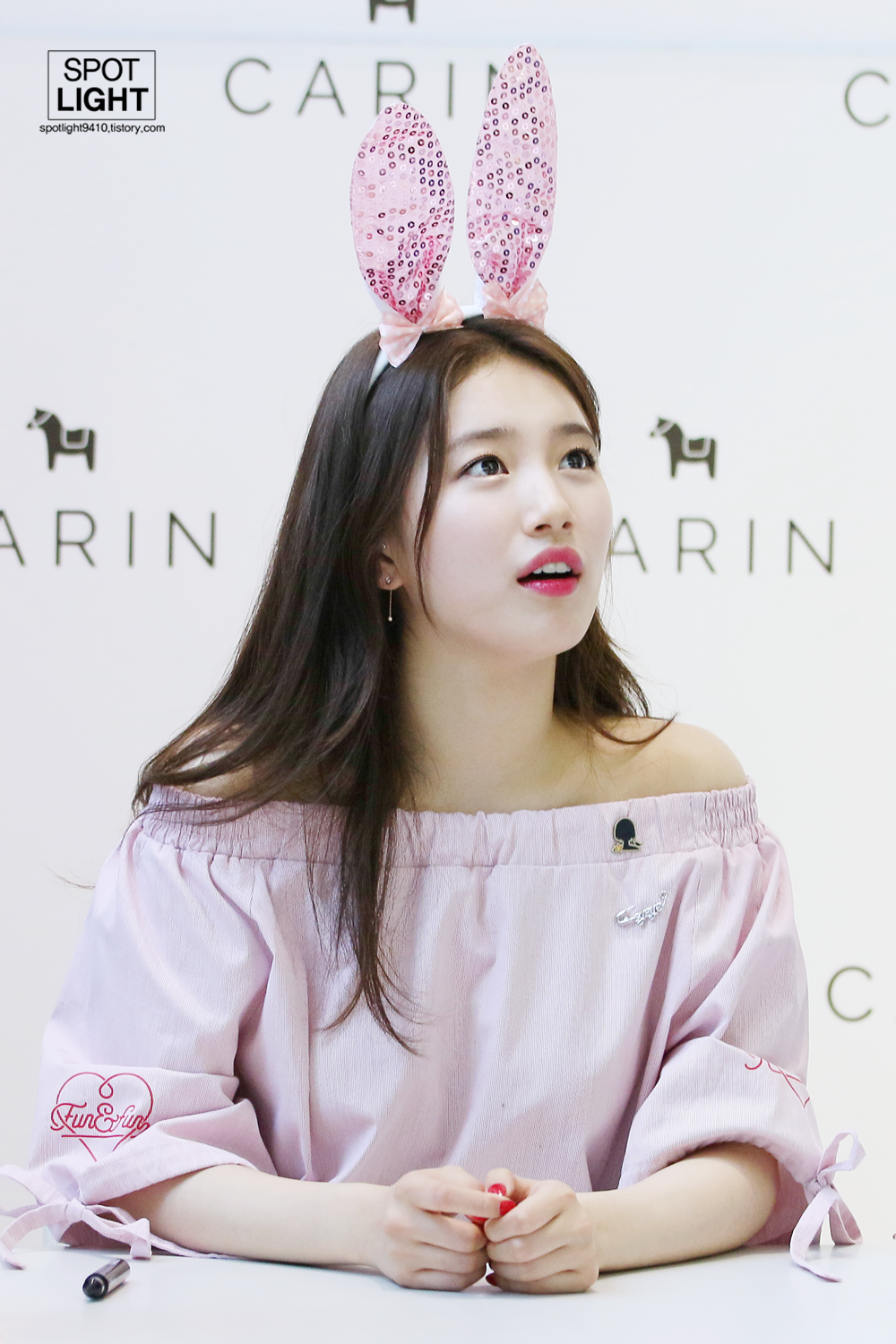 우는팬 달래주는 수지.gif | 인스티즈