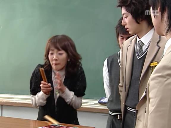 [거침없이하이킥] 학생들 제압하려다가 망신만 당하는 서선생ㅋㅋㅋㅋㅋ.jpg | 인스티즈