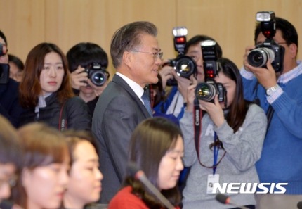 오늘자 문재인 기자회견장 | 인스티즈