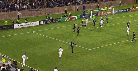 침대축구에 대처하는 베컴의 자세 .gif | 인스티즈