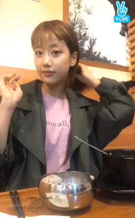 국밥집에서 혼밥하는 에이프릴 나은 | 인스티즈