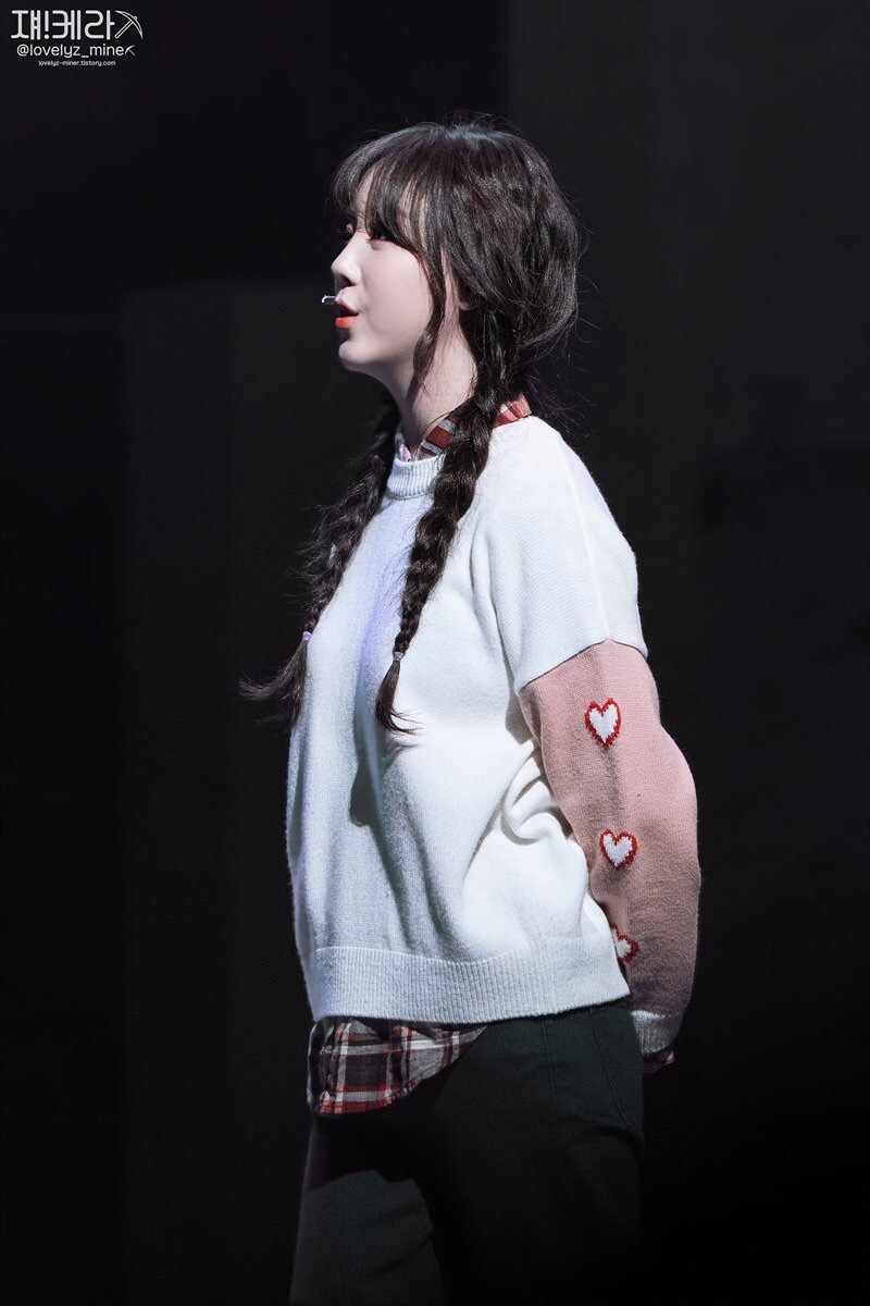 [러블리즈] 졸업하기 위해서는 보고서를 써야해서 케이 | 인스티즈