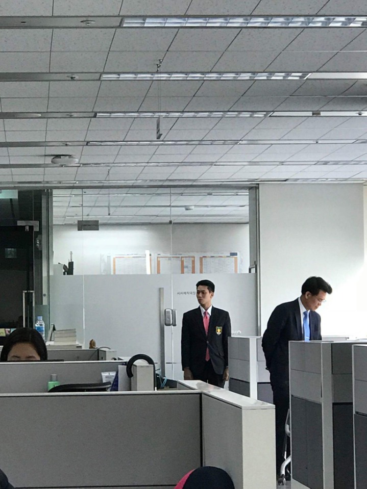MBC시사제작국장의 이상한 행동.jpg | 인스티즈