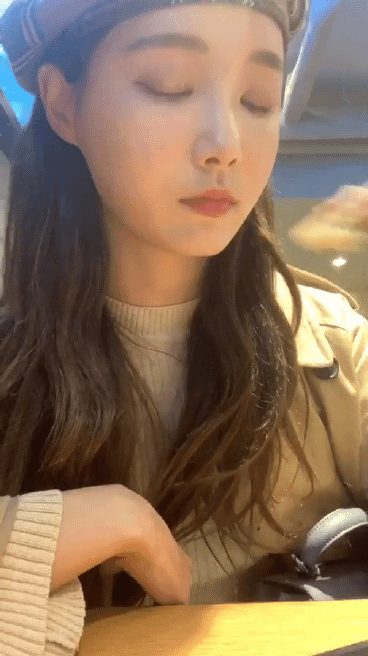 어제 3주년 기념 인스타 라이브한 모모랜드 연우(2).gif | 인스티즈