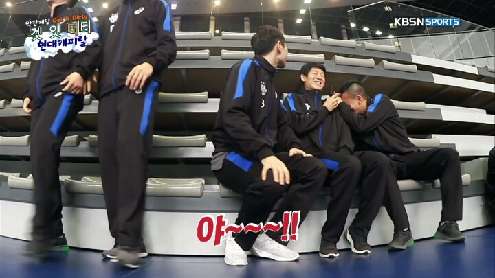 4글자 퀴즈푸는 남배 선수들.jpg | 인스티즈