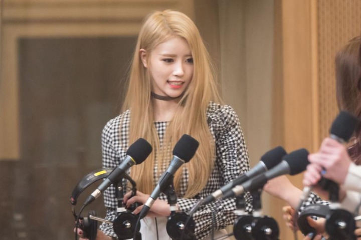 [러블리즈] 선배가 일맡기고 정작 본인은 덕질하러 가서 미주 | 인스티즈