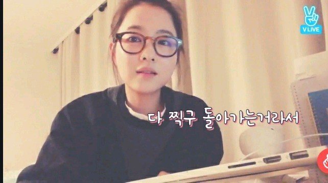 지하철 탔는데 옆자리에 본인 영상보는 시민을 만난 박보영.jpg | 인스티즈