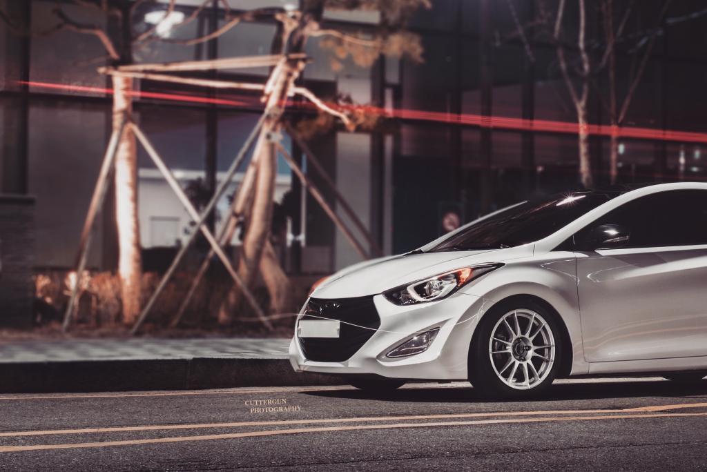 사진 찍기위해서 차를 구하는 있는 고딩 | 인스티즈