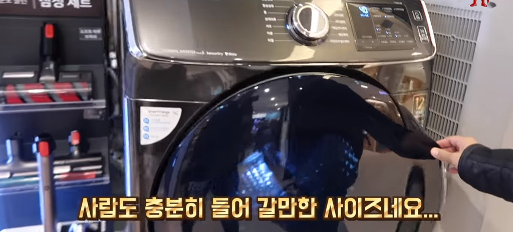 한국 전자제품 매장을 둘러보고 놀라서 어쩔 줄 모르는 일본 대학생 | 인스티즈