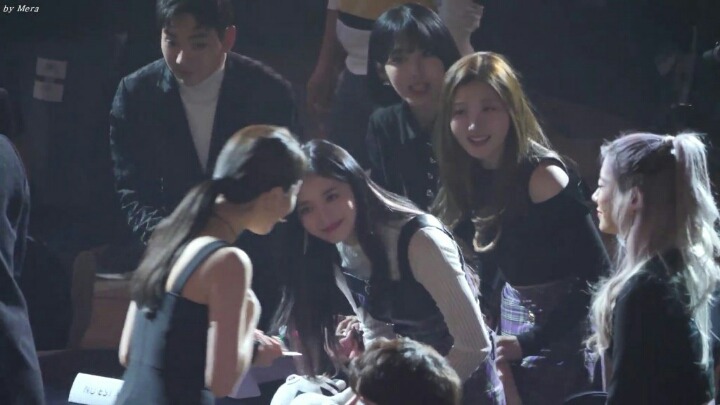 수지를 가까이서 본 아이돌 반응 | 인스티즈